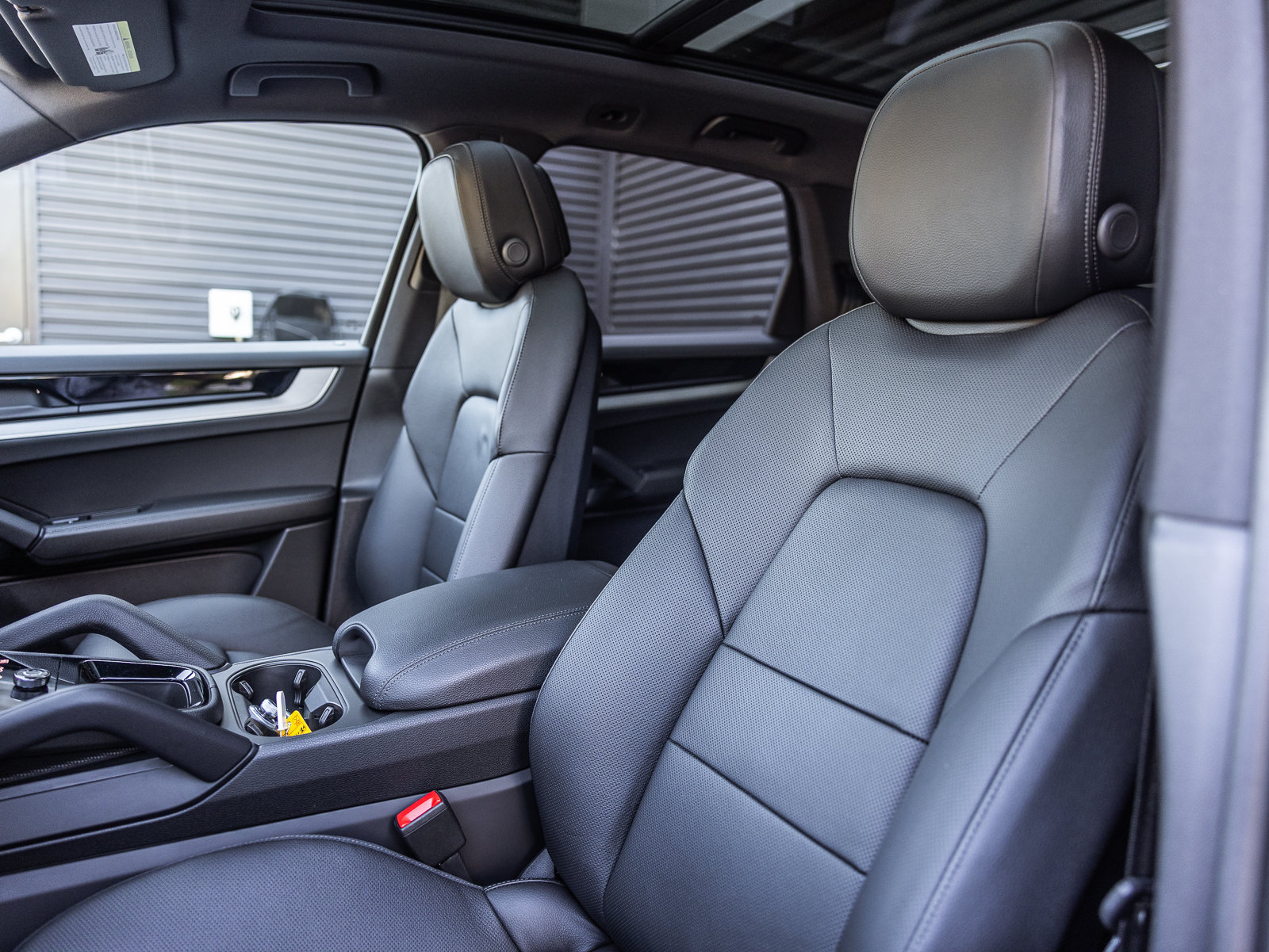 Certified 2025 Porsche Cayenne AWD/4WD image 5