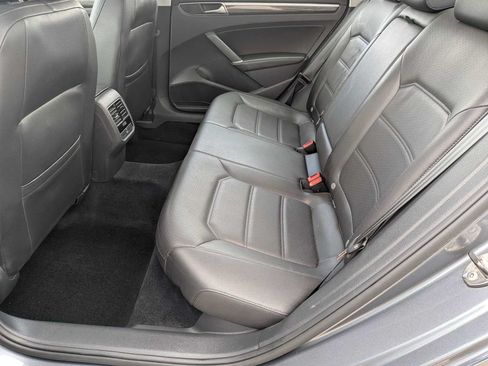 Used 2018 Volkswagen Passat 2.0T SE FWD image 19