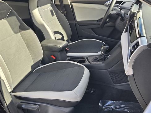 Certified 2025 Volkswagen Taos SE w/ Panoramic Sunroof Package image 20