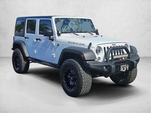 Used 2015 Jeep Wrangler Unlimited Rubicon w/ Connectivity Group AWD/4WD image 3