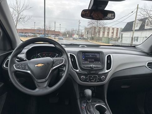 Used 2022 Chevrolet Equinox LT image 3