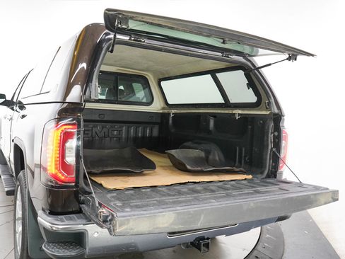 Used 2018 GMC Sierra 1500 SLT w/ SLT Preferred Package AWD/4WD image 9