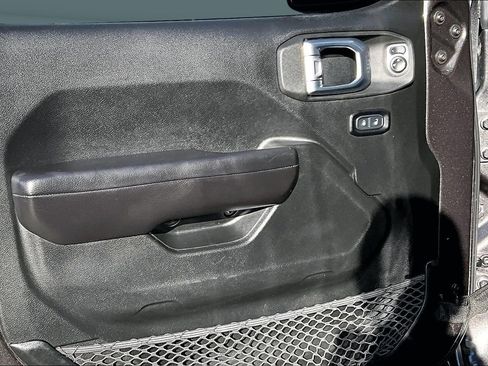 Used 2019 Jeep Wrangler Unlimited Rubicon w/ Uconnect 4C Nav & Sound Group image 19