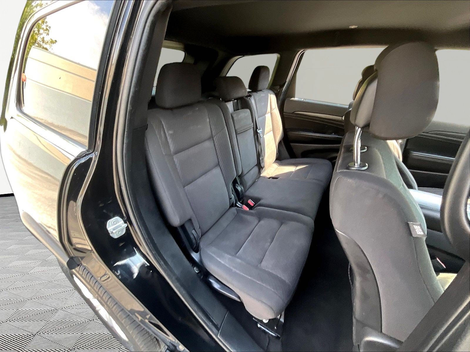 Used 2021 Jeep Grand Cherokee Laredo w/ Security & Convenience Group AWD/4WD image 25