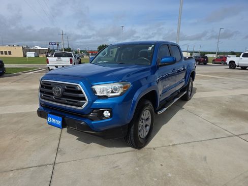Used 2018 Toyota Tacoma SR5 RWD image 3