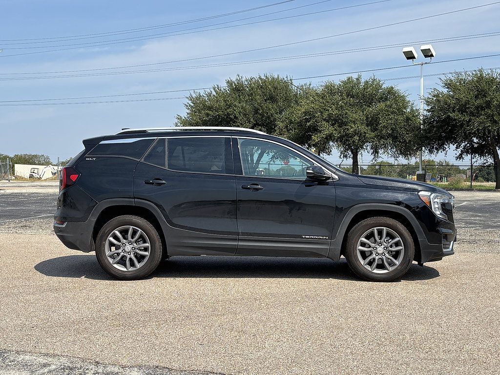 Used 2022 GMC Terrain SLT w/ Tech Package AWD/4WD image 4