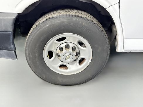 Used 2021 Chevrolet Express 2500 w/ Driver Convenience Package RWD image 33