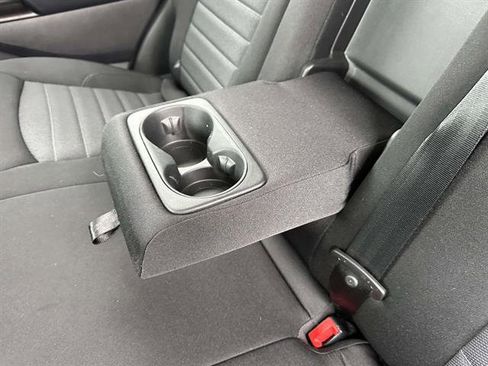 Used 2018 Ford Edge SE image 11