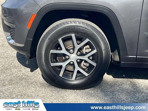 Certified 2023 Jeep Grand Cherokee L Limited AWD/4WD image 10