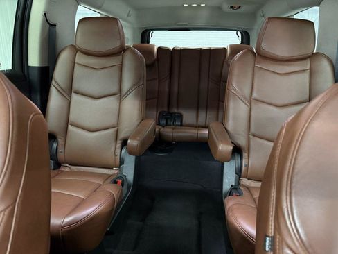 Used 2020 Cadillac Escalade ESV Premium Luxury AWD/4WD image 15