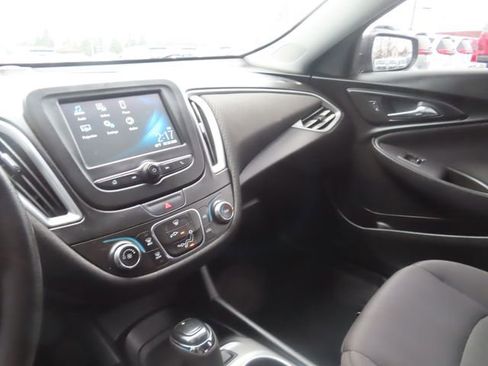 Used 2017 Chevrolet Malibu LS image 32