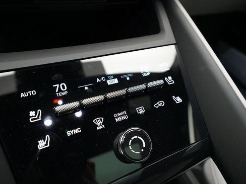 Used 2024 Porsche Macan 4 Electric image 28