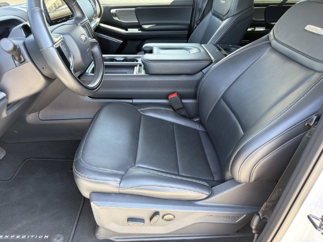 Used 2025 Ford Expedition Max Platinum AWD/4WD image 17