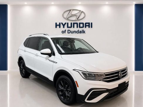 Used 2024 Volkswagen Tiguan SE FWD image 1