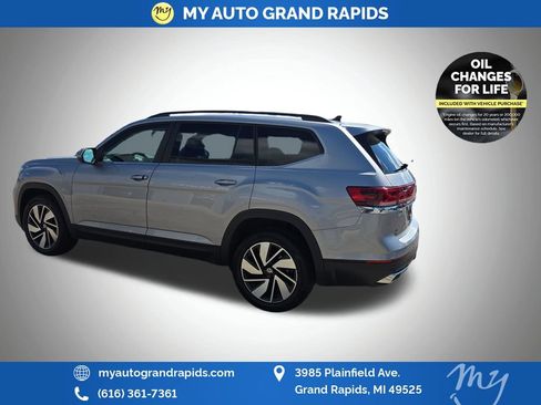 Used 2025 Volkswagen Atlas SE AWD/4WD image 5