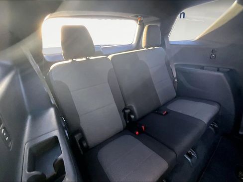 Used 2023 Chevrolet Traverse LT image 28