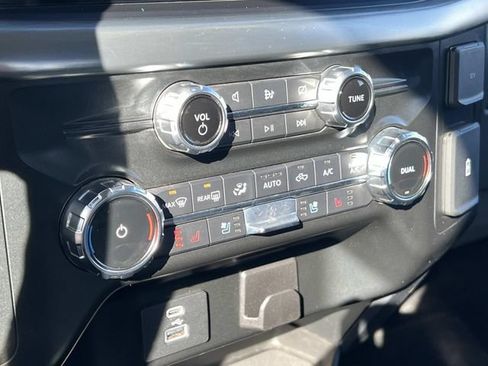 Used 2022 Ford F150 Lariat w/ Trailer Tow Package AWD/4WD image 20