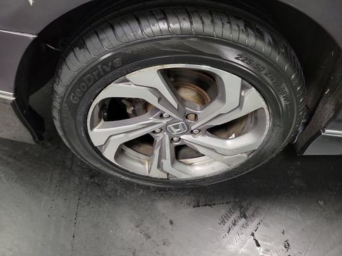 Used 2018 Honda Accord EX image 11