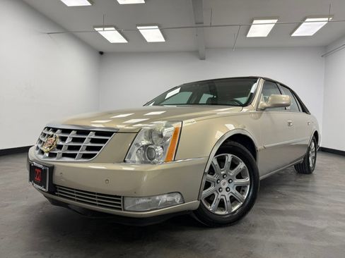 Used 2008 Cadillac DTS w/ Sun And Sound Package FWD image 3