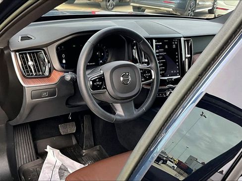 Used 2023 Volvo XC60 B5 Plus w/ Protection Package Premier image 17