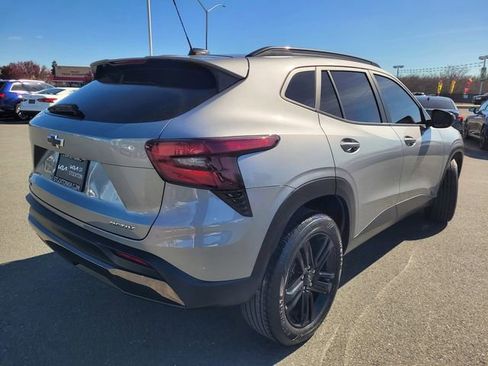 Used 2024 Chevrolet Trax ACTIV w/ Sunroof Package image 4