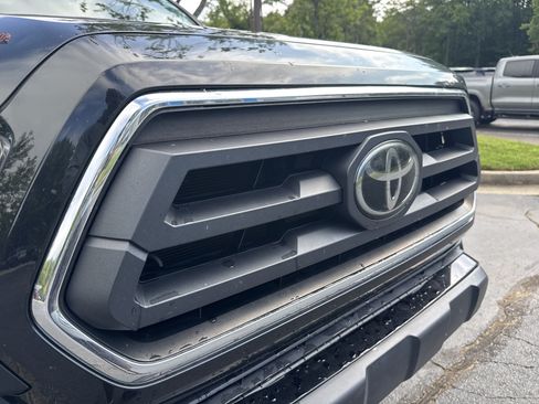 Used 2021 Toyota Tacoma SR5 RWD image 7