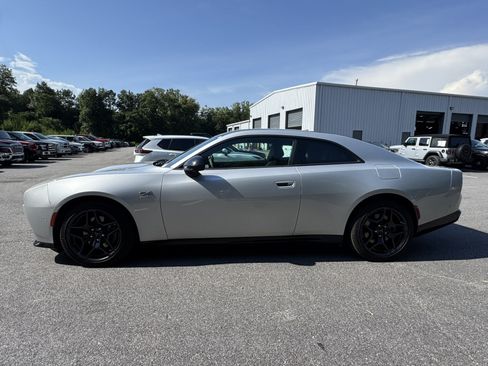 Used 2024 Dodge Charger Daytona R/T w/ Plus Group AWD/4WD image 8