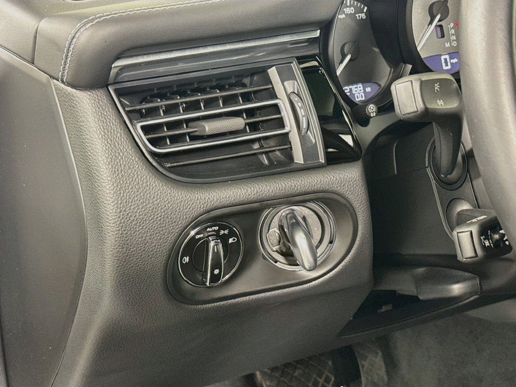 Certified 2024 Porsche Macan S AWD/4WD image 11