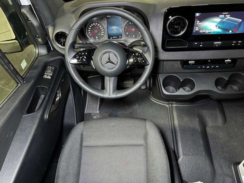Used 2025 Mercedes-Benz Sprinter 2500 image 33