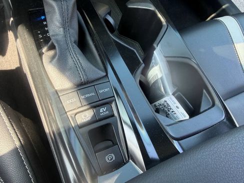 Used 2025 Toyota Camry SE FWD image 21