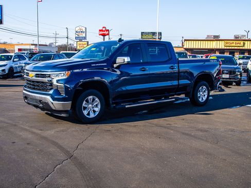 Used 2023 Chevrolet Silverado 1500 LT AWD/4WD image 3