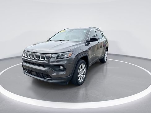 Used 2022 Jeep Compass Latitude AWD/4WD image 4
