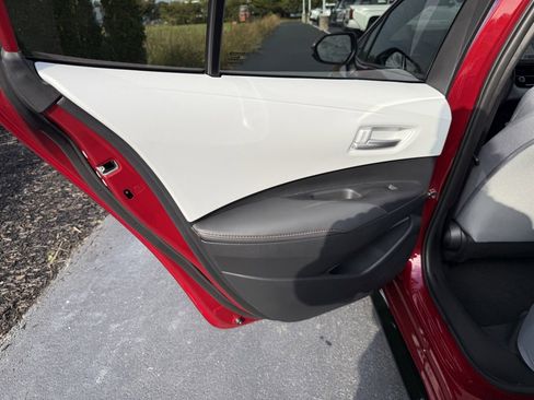 Certified 2025 Toyota Corolla SE image 27