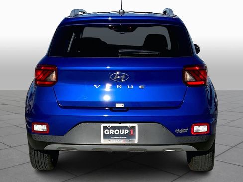 Certified 2025 Hyundai Venue SEL image 4