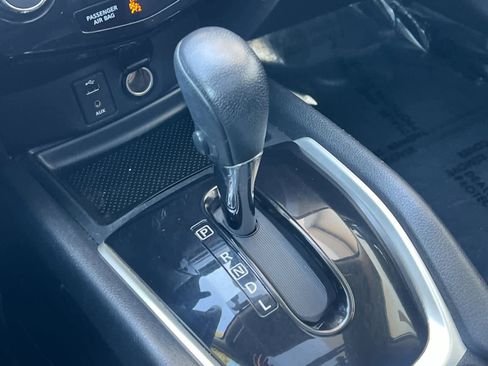 Used 2016 Nissan Rogue SL w/ SL Premium Package image 22