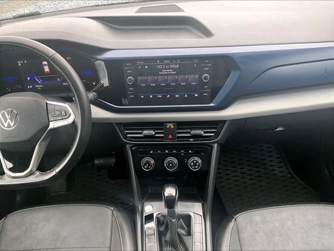 Used 2022 Volkswagen Taos SE w/ Panoramic Sunroof Package image 18