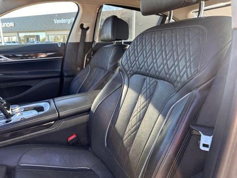 Used 2022 BMW 740i 740i w/ Premium Package image 18