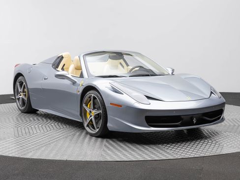 Used 2013 Ferrari 458 Spider RWD image 11