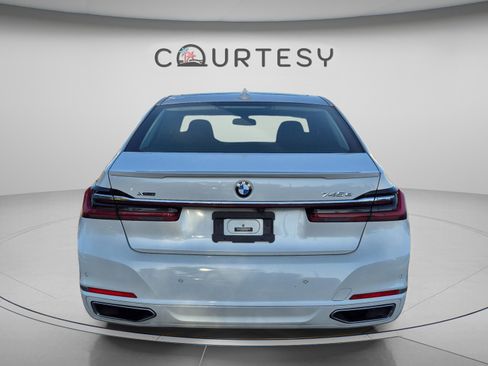 Used 2020 BMW 745e xDrive AWD/4WD image 4