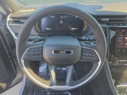 New 2025 Jeep Grand Cherokee Laredo X image 13