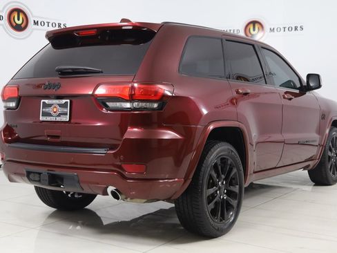 Used 2017 Jeep Grand Cherokee Altitude image 3