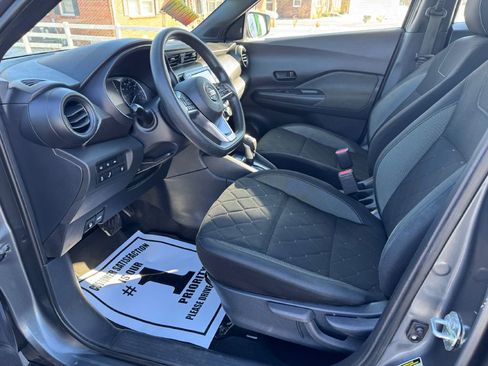Used 2020 Nissan Kicks S image 9