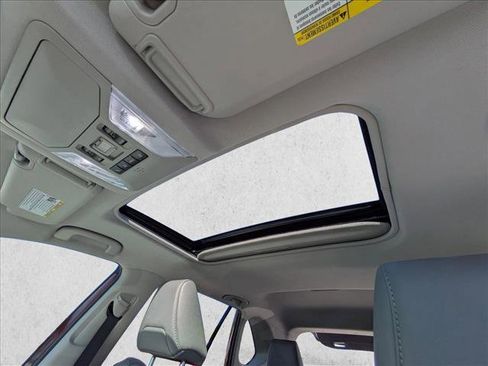 Used 2021 Toyota RAV4 XLE Premium image 13