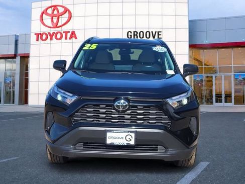 Used 2025 Toyota RAV4 LE AWD/4WD image 9
