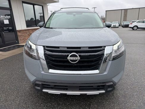 Used 2024 Nissan Pathfinder Platinum w/ Cargo Package image 10