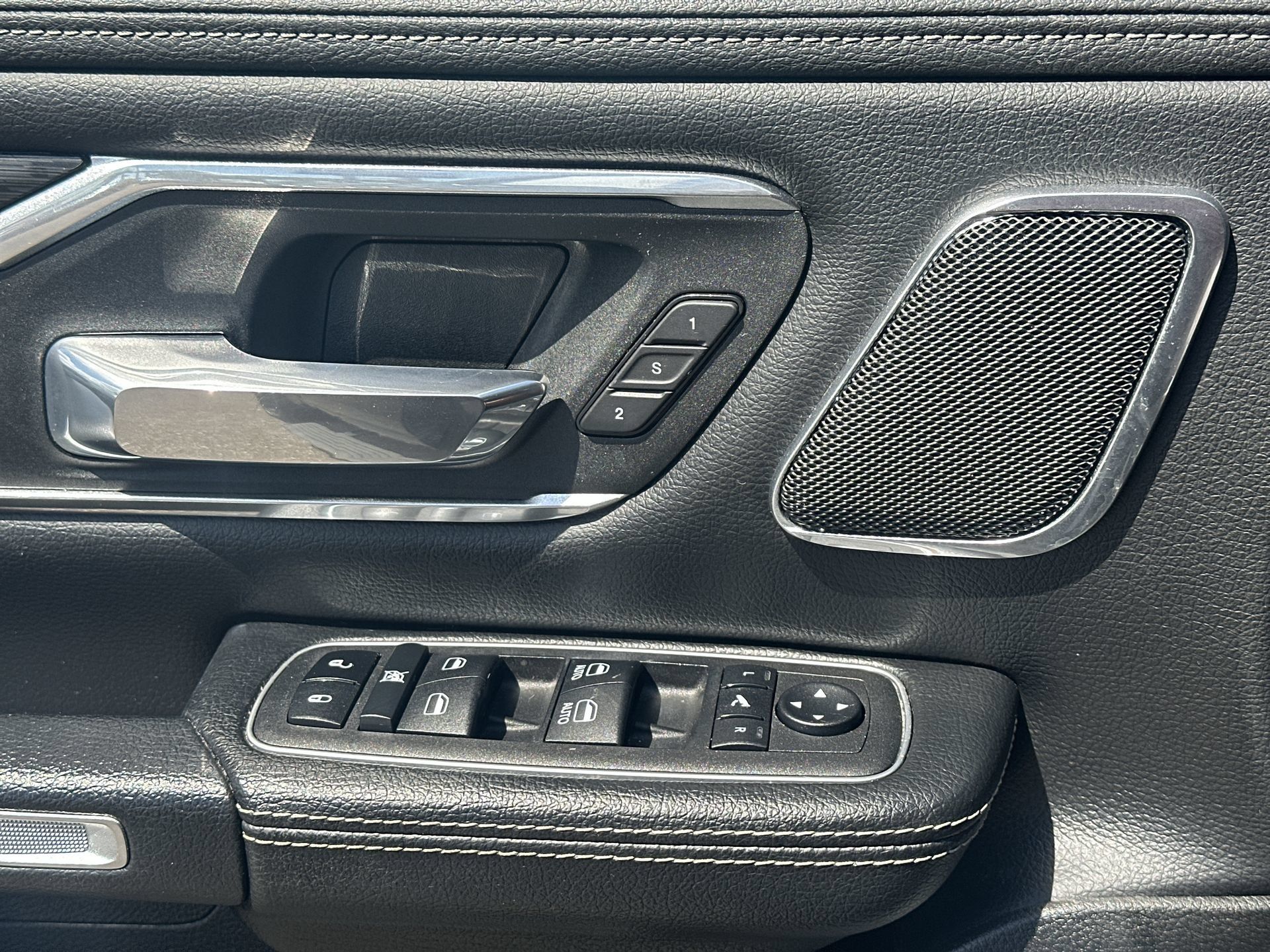 Used 2023 RAM 1500 Laramie RWD image 31