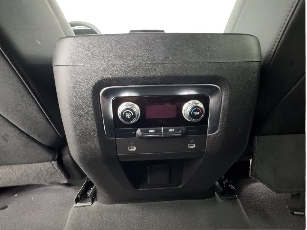 Used 2024 GMC Yukon SLT RWD image 42