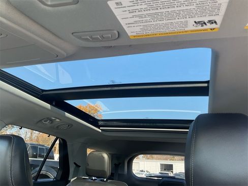 Used 2023 Ford Explorer Limited w/ Equipment Group 301A image 21