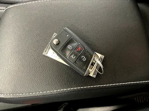 Used 2021 Volkswagen Tiguan SE image 13