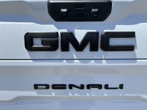 Used 2025 GMC Sierra 2500 Denali w/ Denali Reserve Package AWD/4WD image 32